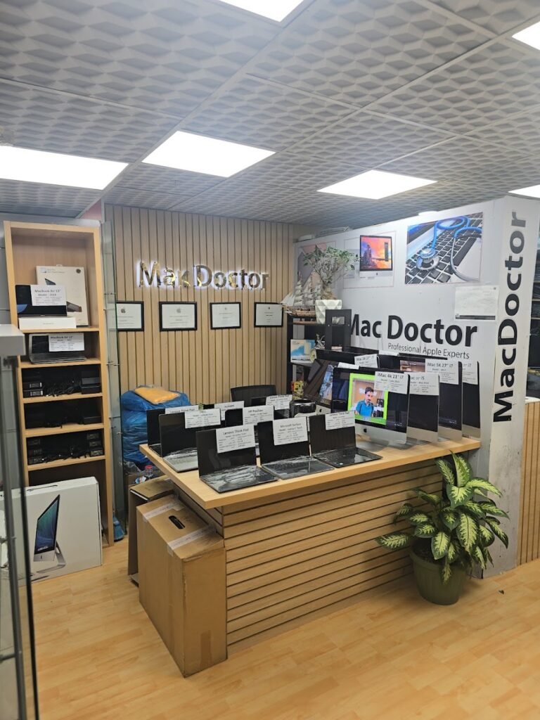 Inside the Mak Doctor Olaya branch with MacBooks on display